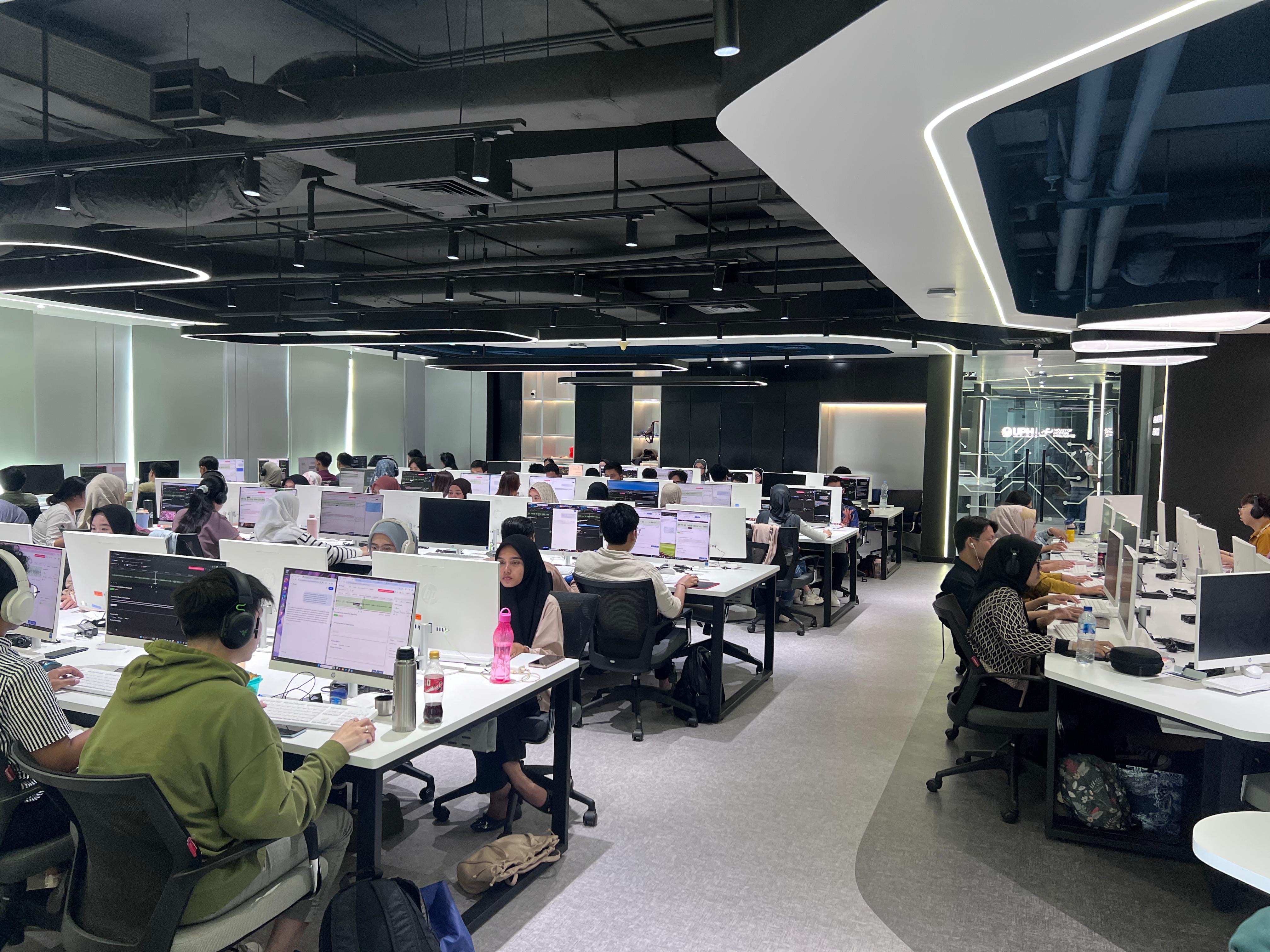 Full operations capacity with advanced workstations